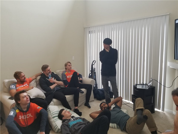 六位数工资、营养师与医疗福利,这就是职业电