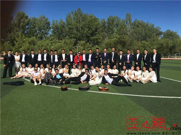 新疆哈巴河县:毕业季,将最美的青春定格在母校