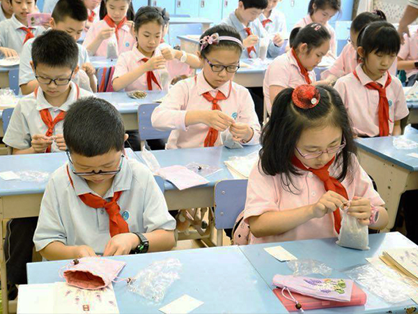 校园小神农课堂识本草 徐汇区开启中医药校