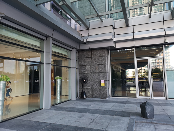 上海一写字楼不让外卖员进门?管理方:为保障秩