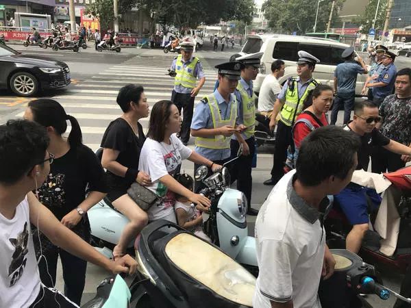 郑州火车站启动天眼!违停超3分钟就罚款扣分