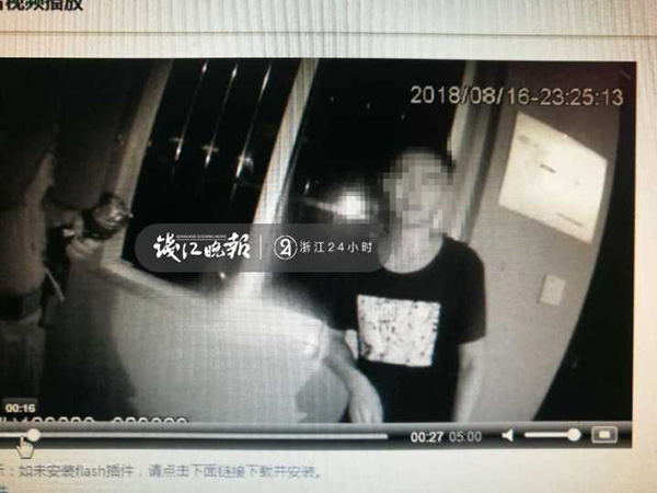 23岁小伙与七旬大爷争44岁女友 惊动警察被拘5日