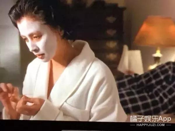 还记得《蓝宇》里陈捍东的妻子吗?她儿子都快上大学了!