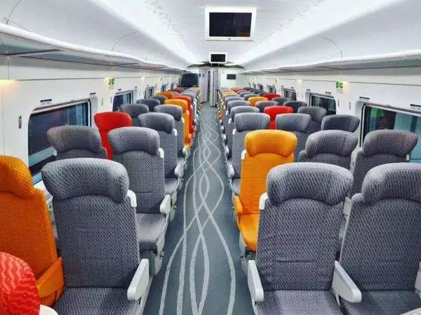 广深港高铁列车命名“动感号”，寓意香港是动感之都