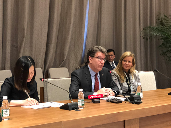 中航老总_中航工业logo(2)