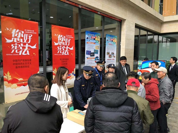 如何识别和举报“克隆车”? 上海交通执法人员现场解答市民热点问题