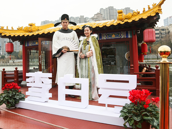 李白号塞纳号在秦淮河起航,往返石头城与大