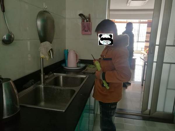 熊孩子玩手游刷掉父亲1万多元 被罚做一年家务“还债”