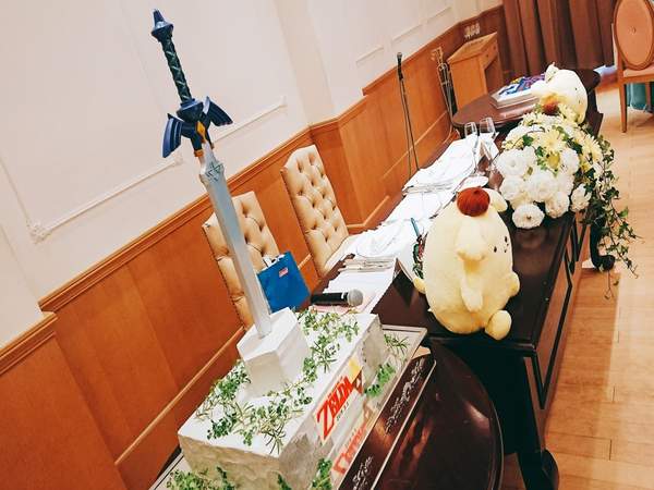 岛国玩家办《塞尔达传说》主题婚礼 共举大剑切蛋糕
