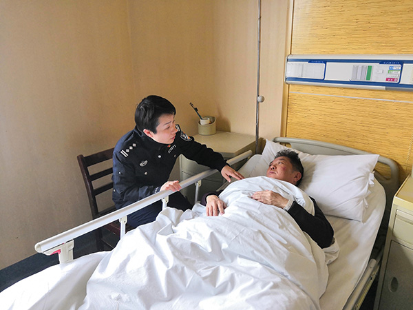 杨光利在医院接受治疗 武汉市公安局供图