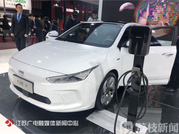 自动驾驶车辆、无人配送车都来了！新能源“黑科技”亮相南京