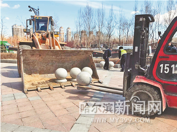 交警部门联合城管行政执法部门清理603处私设挡车设施