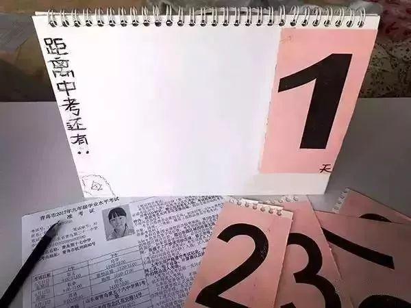 “終于,女兒自己做的倒計時日歷迎來了最后一天。”(圖源:青島日報)