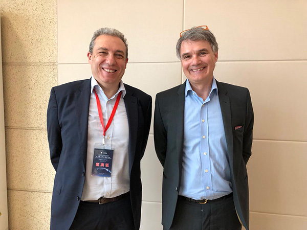 OneWeb���ܲ�Tony Azzarelli���󣩺�OneWeb��ϯ�������Michele Franci���ң�