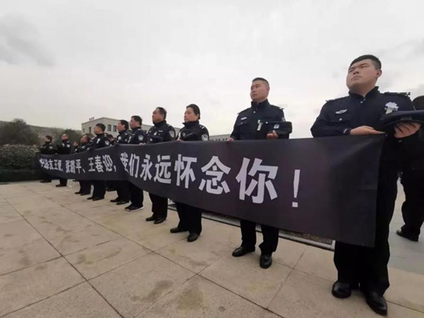 6655游戏 强行入住被害人家中长达60余天,李延明等8名被告人涉恶势力犯罪案件开庭审理