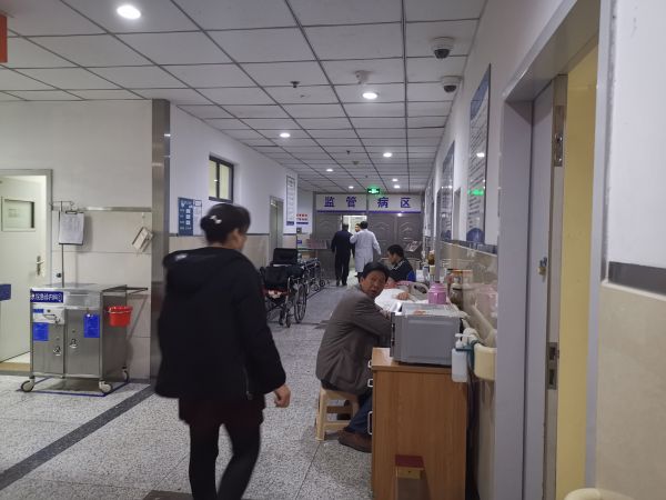 拉斯维加斯赌场纪录片 中国打底裤的新战场:男人、直播间和优衣库