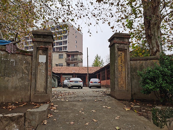 劳荣枝18岁从师范毕业后分到九江石油分公司子弟学校教书。图为该校旧址。澎湃新闻记者 朱远祥 摄