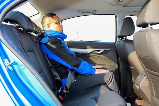 吉利帝豪EV350\/450正式上市 补贴后售12.58-