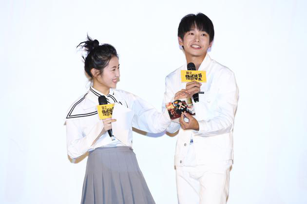 张子枫回赠礼物皮一下很开心 段奥娟现场清唱