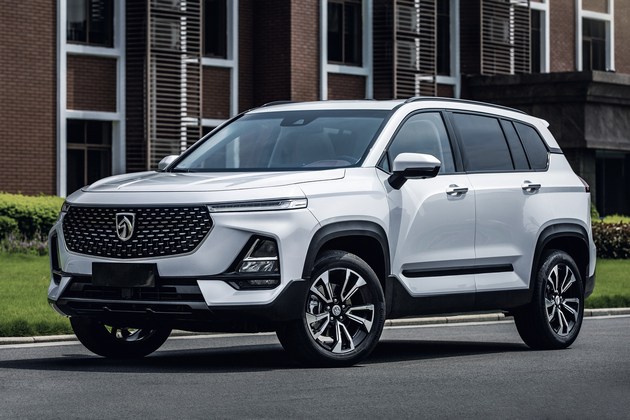 宝骏全新SUV CN210S实车曝光 星际几何设计/力量感爆棚