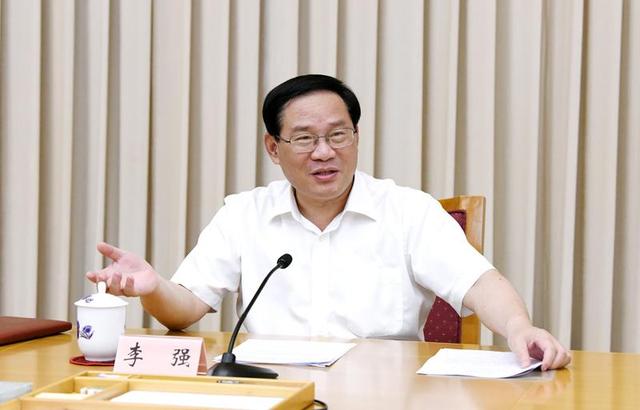 中共上海市委召开党外人士座谈会,听取对机构