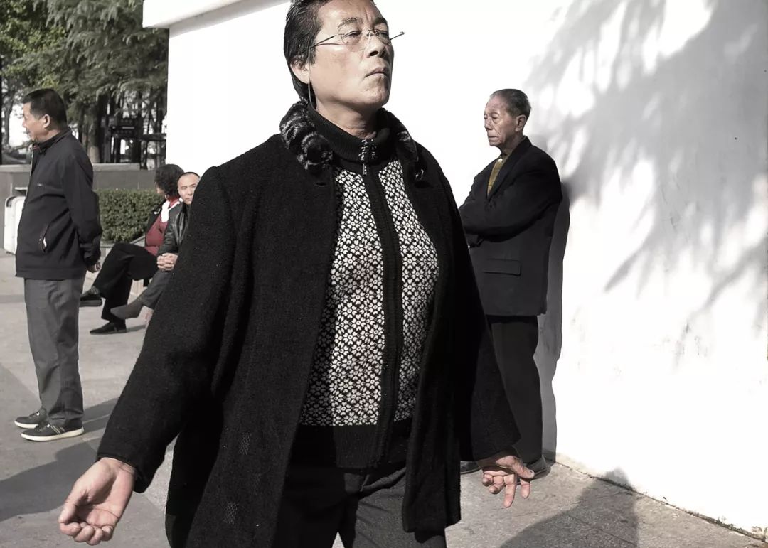 为防老年痴呆70岁拿起相机，他拍出了苏州人的世俗生活