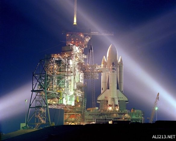 SpaceX载人版龙飞船今天将进行首次无人测试发射!