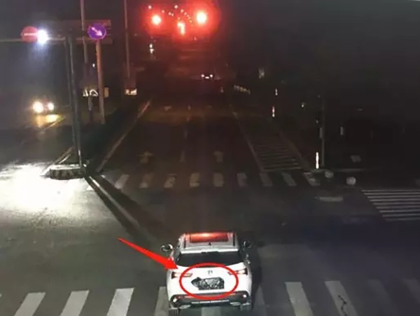 天娱乐平台怎么样,摇身一变变成“飞行员和小红军”,咱就是最萌的小军娃!