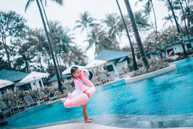 教练无资质、泳池不卫生,几百元一节的亲子游