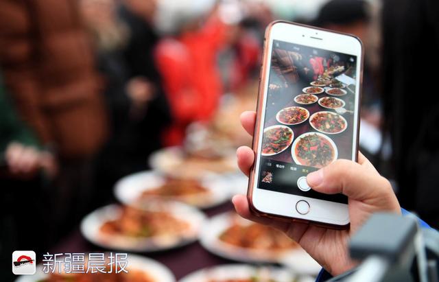 烤全羊、烤乳鸽、大盘鸡……100余道美食亮相大巴扎美食节