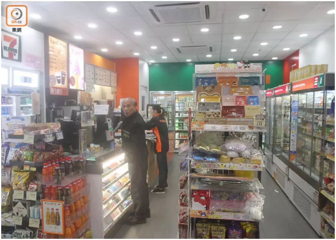 欣田邨商场一间便利店。 图源：香港“东网”