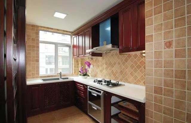 厨房要不要贴瓷砖?10年泥瓦工老师傅这样分析