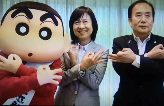 这地方又土又村 却偏偏盛产霓虹颜值扛把子