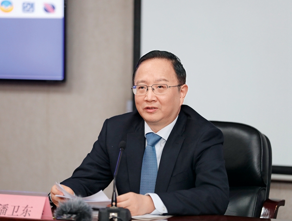 汇丰盘口攻略 阿玛尼全国限量200套的唇釉礼盒如何才能抢到!