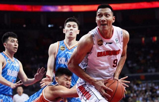 新疆男篮主教练 VOiZ-hqackaa7817626.jpg