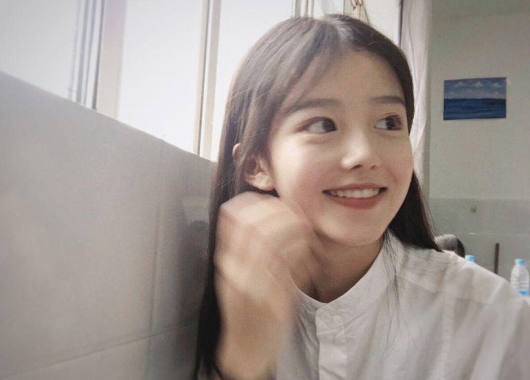 这个单眼皮00后逆天了 KO所有高鼻梁大眼睛网