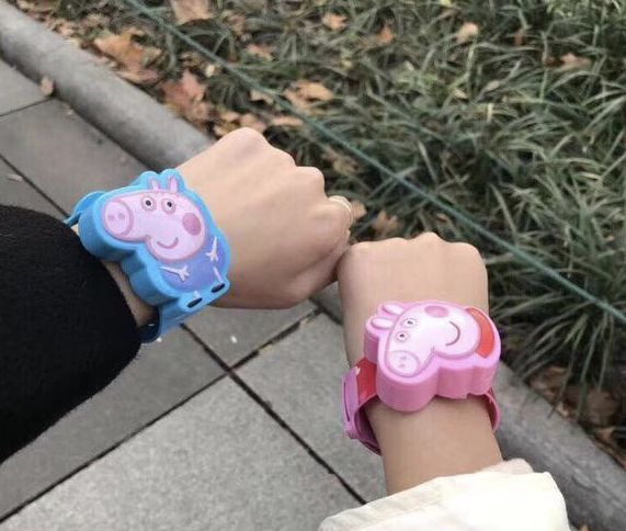 在抖音上买了一堆 9.9 包邮的网红款，比漂亮小姐姐跳舞有趣多了.......