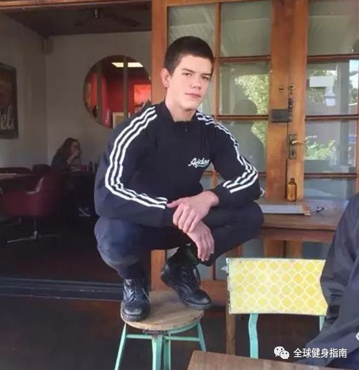 能挑战亚洲蹲的动作--“斯拉夫蹲”!这妖娆气质绝了!