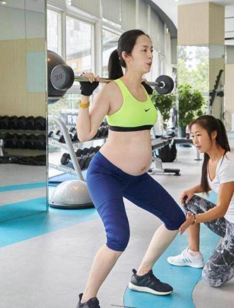 沈騰老婆首曝光巨肚孕照，網友：娛樂圈終於有個正常孕婦！
