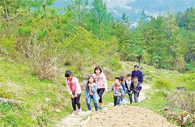 教师家访,开辟山区教育“第二课堂”