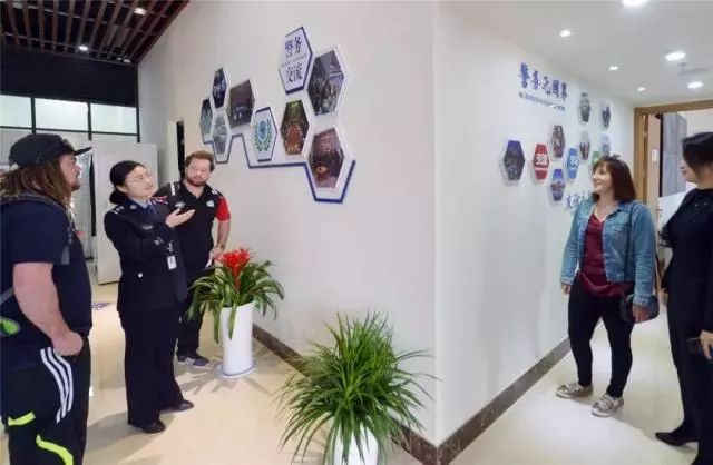 南京公安一站式服务便利外国人签证住宿