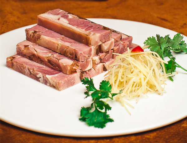 回首经典:镇江百年宴春肴肉创牌记 吴荣生:水晶肴蹄原料一定要选用猪的前蹄制作 回首经典:镇江百年宴春肴肉创牌记 吴荣生:水晶肴蹄原料一定要选用猪的前蹄制作