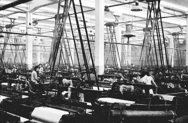 下岗女工转身成为女神级空姐,这是上海产业转型的大手笔!