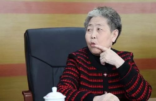 不管老干妈上不上市,陶华碧时代都终将被打破!