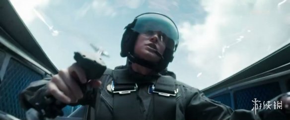 《惊奇队长》超级碗预告片公布!女主“开挂”锤飞机