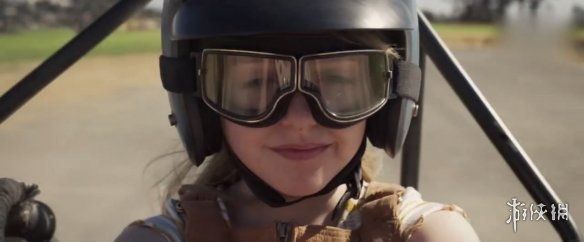 《惊奇队长》超级碗预告片公布!女主“开挂”锤飞机