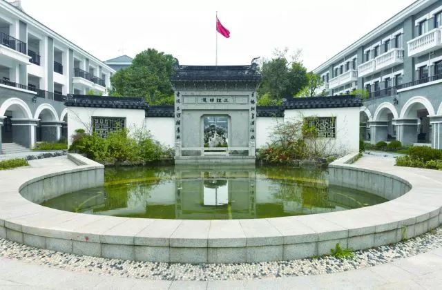 江苏省苏州一中校园开放展示日,扬子晚报美女校友主播带你直击现场!