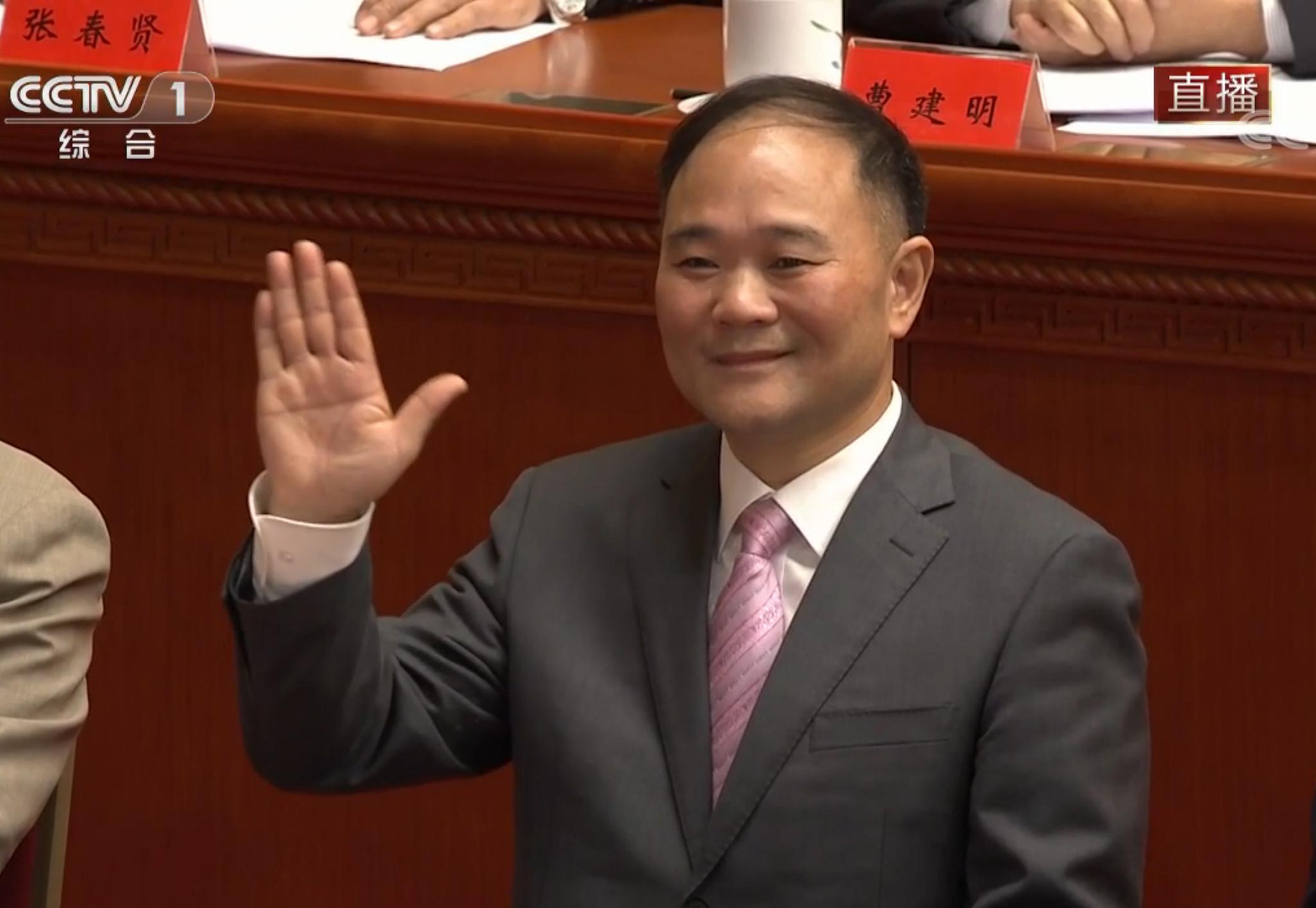 冒牌董事长_冒牌大保镖柳岩