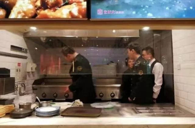 云鼎指定盘口-吴敬琏讲述自己的中欧故事:和中欧一同成长