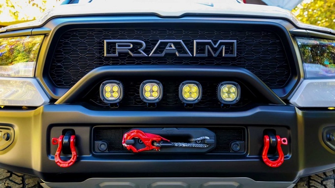 Ram1500硬核改装，绞盘+太阳能+煤气炉，化身基地车